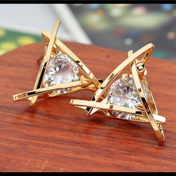 Jewelry - ❤️gorgeous triangle simulated diamond princess cut